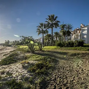 Hb - Comfortable Beachfront Holiday Apartment